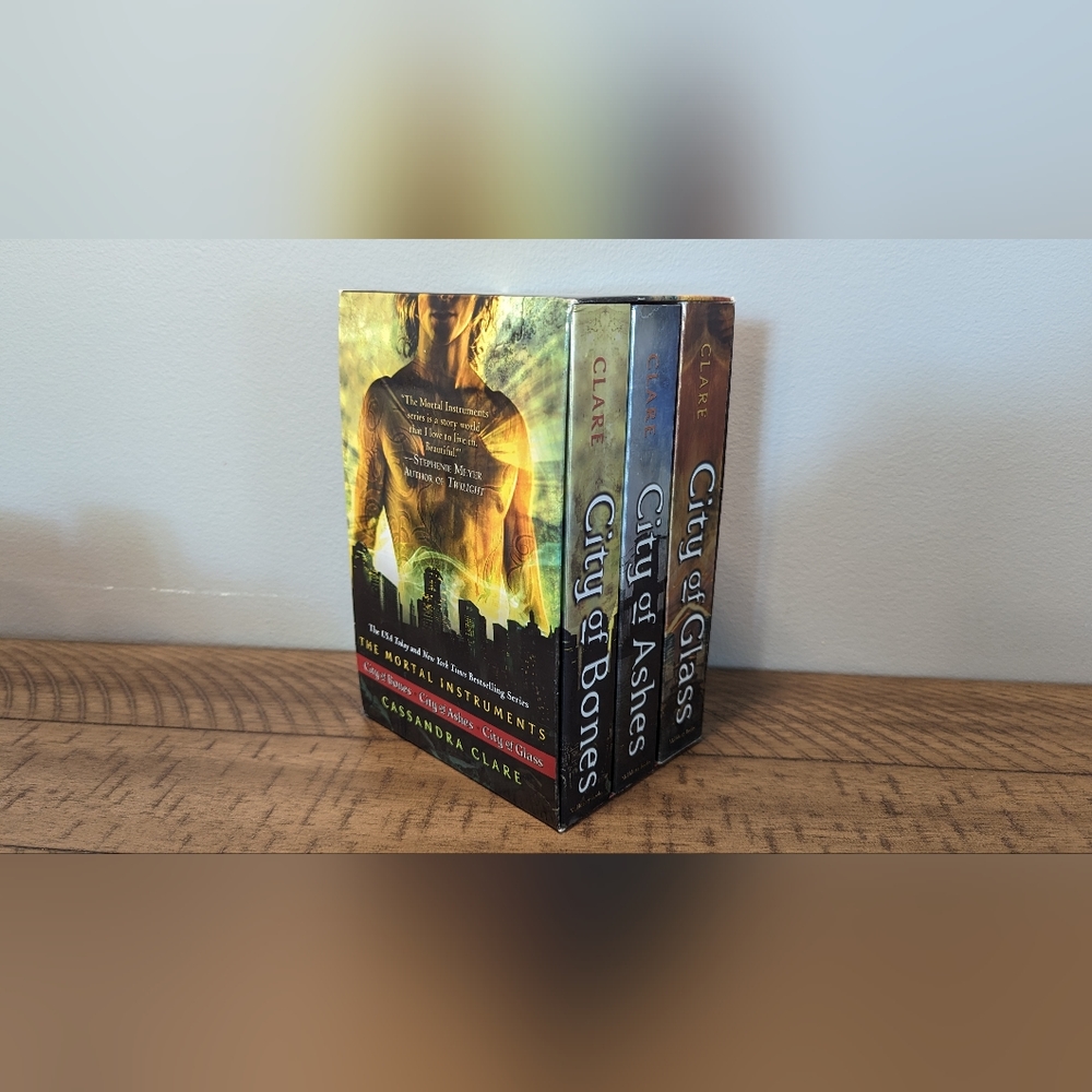 The Mortal Instruments Series by Cassandra Clare - 3 Book Box Set